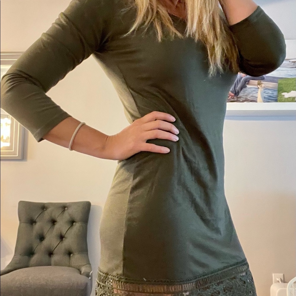 T-shirt dress with lace